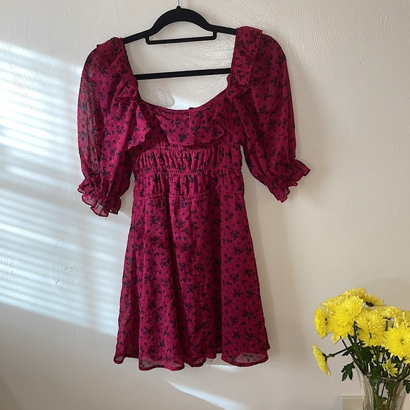 Floral Spring Dress with Ruffle Sleeves and Tie Detail - Picture 3 of 4